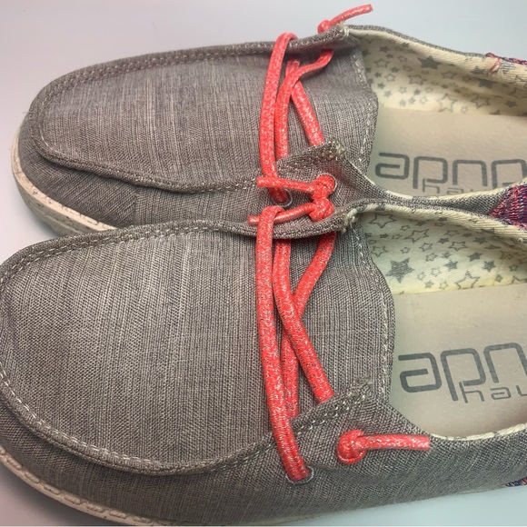 HEY DUDE Gray and Pink pattern shoes Size 2 - Picture 6 of 11